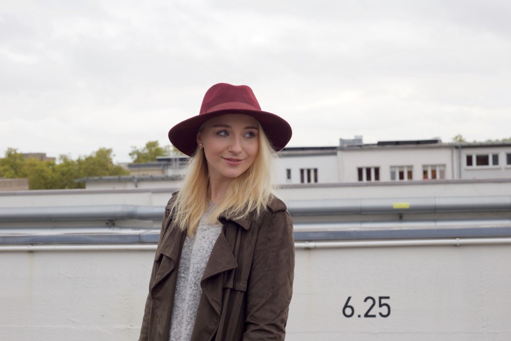 Mom_Jeans_Trenchcoat_Hat_Zara_Fashionvernissage_Mode_Modeblog_Köln_2200