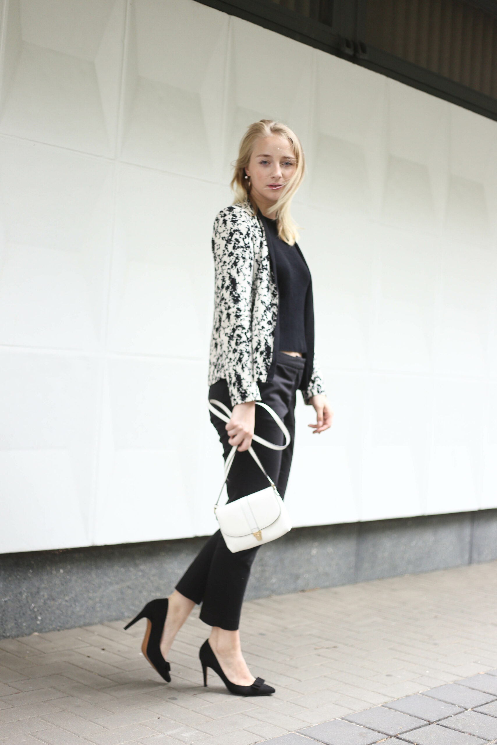 anzugshose-alltag-dalmatiner-blazer-outfit-fashionblog-berlin-köln