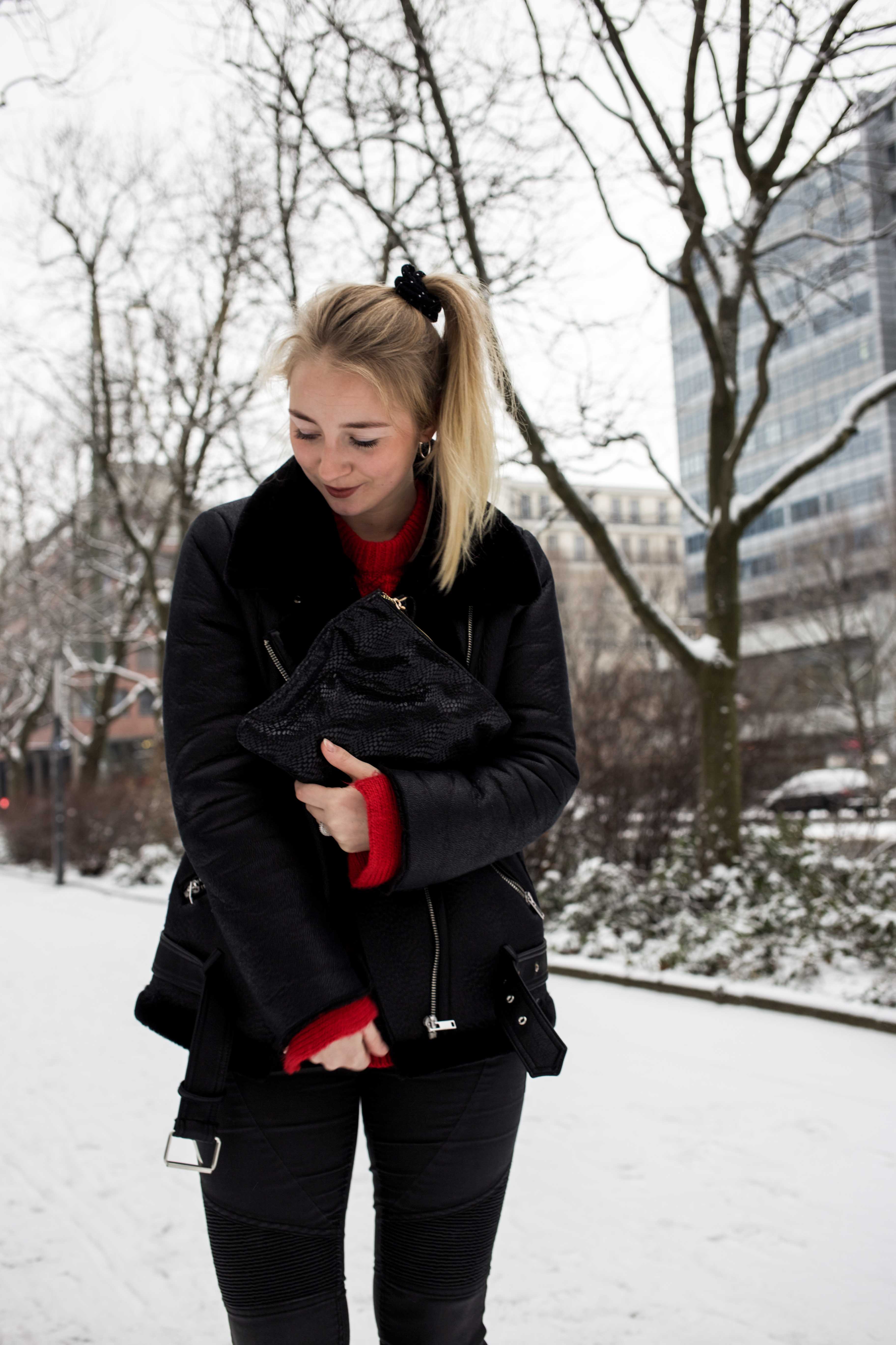 roter-pullover-outfit-berlin-schnee-streetstyle-fashionblog-modeblog_8358