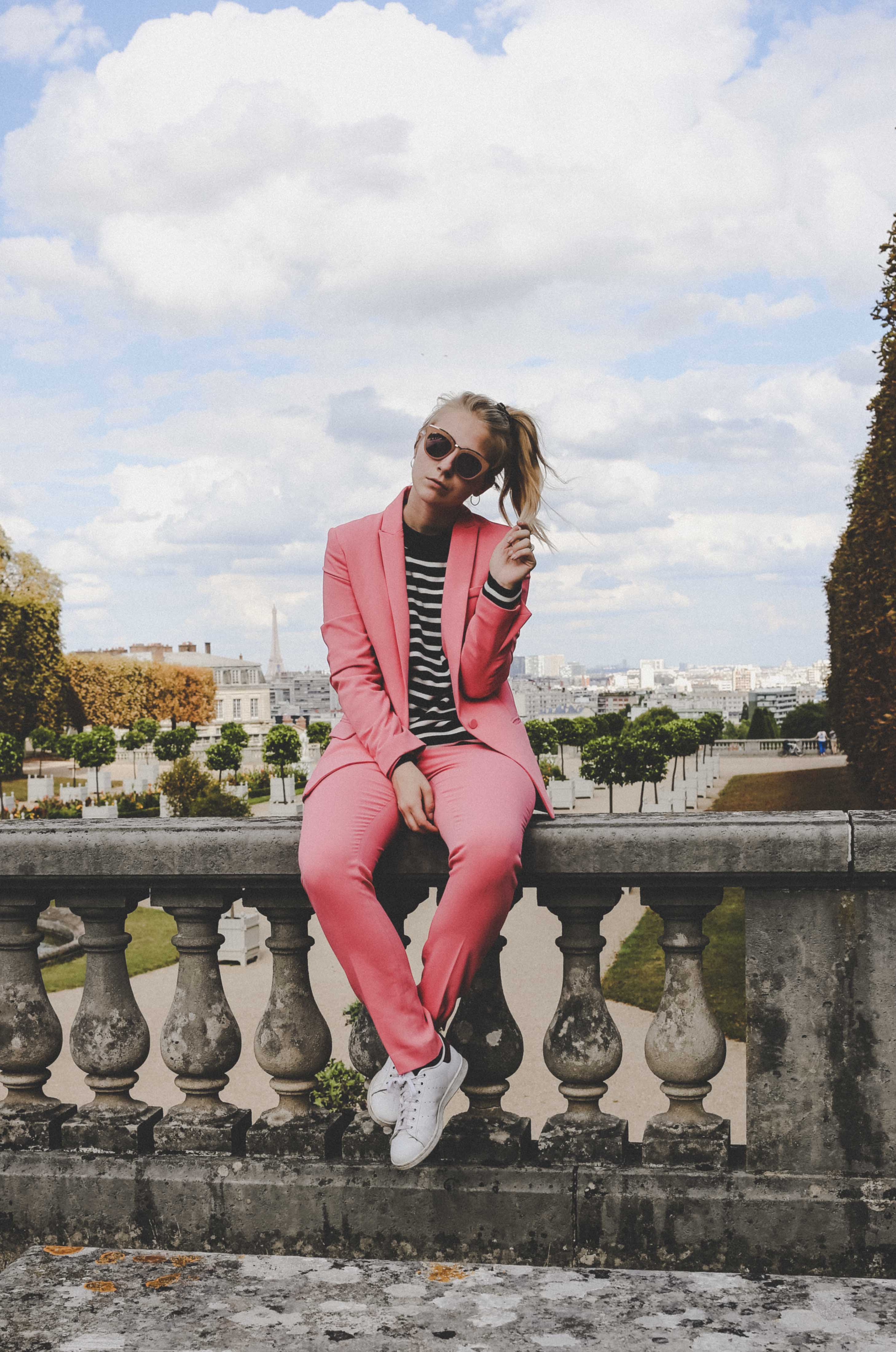 trendreport-pinker-hosenanzug-pink-suit-how-to-paris-fashionblog-modeblog-outfit_1827