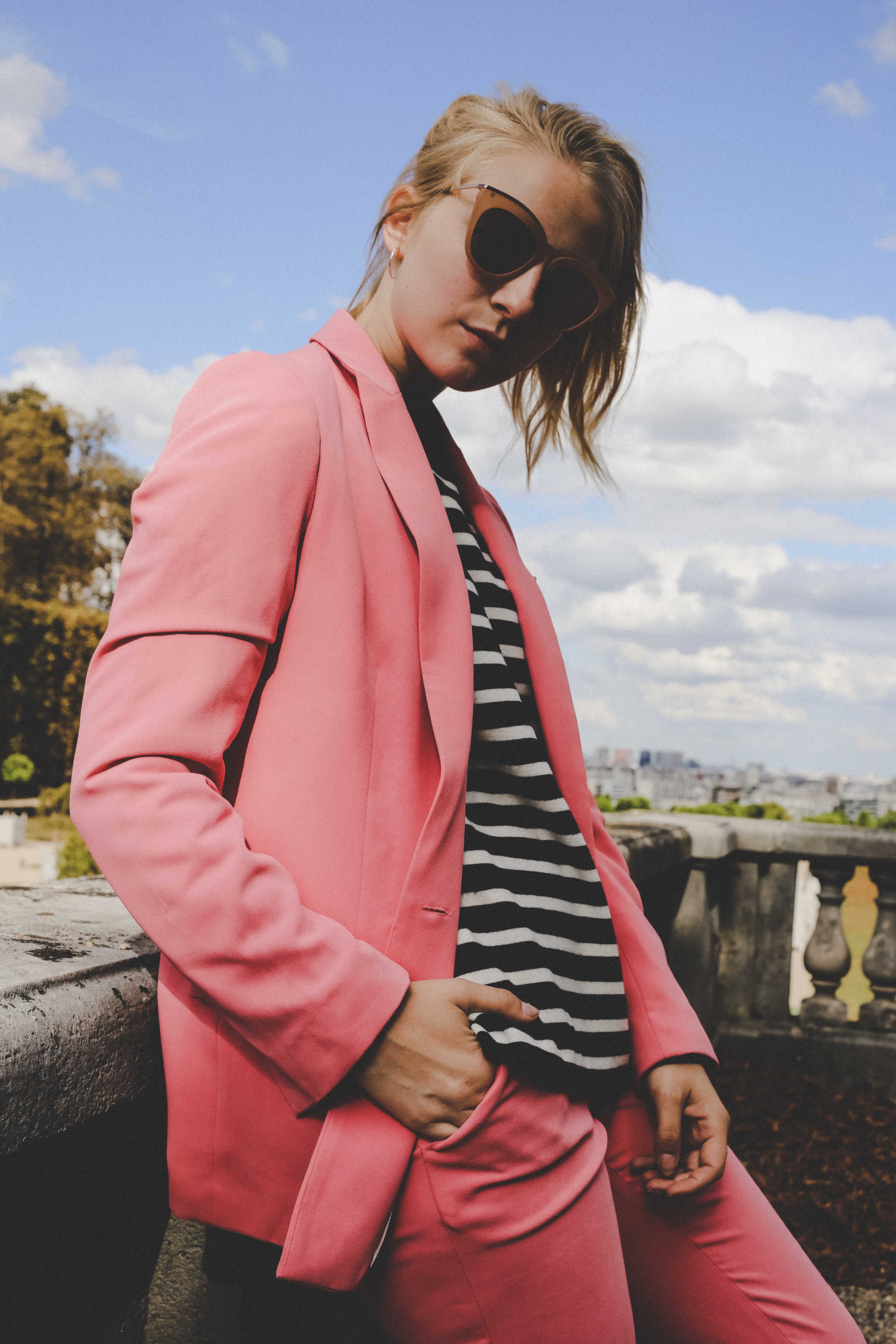 trendreport-pinker-hosenanzug-pink-suit-how-to-paris-fashionblog-modeblog-outfit_1892