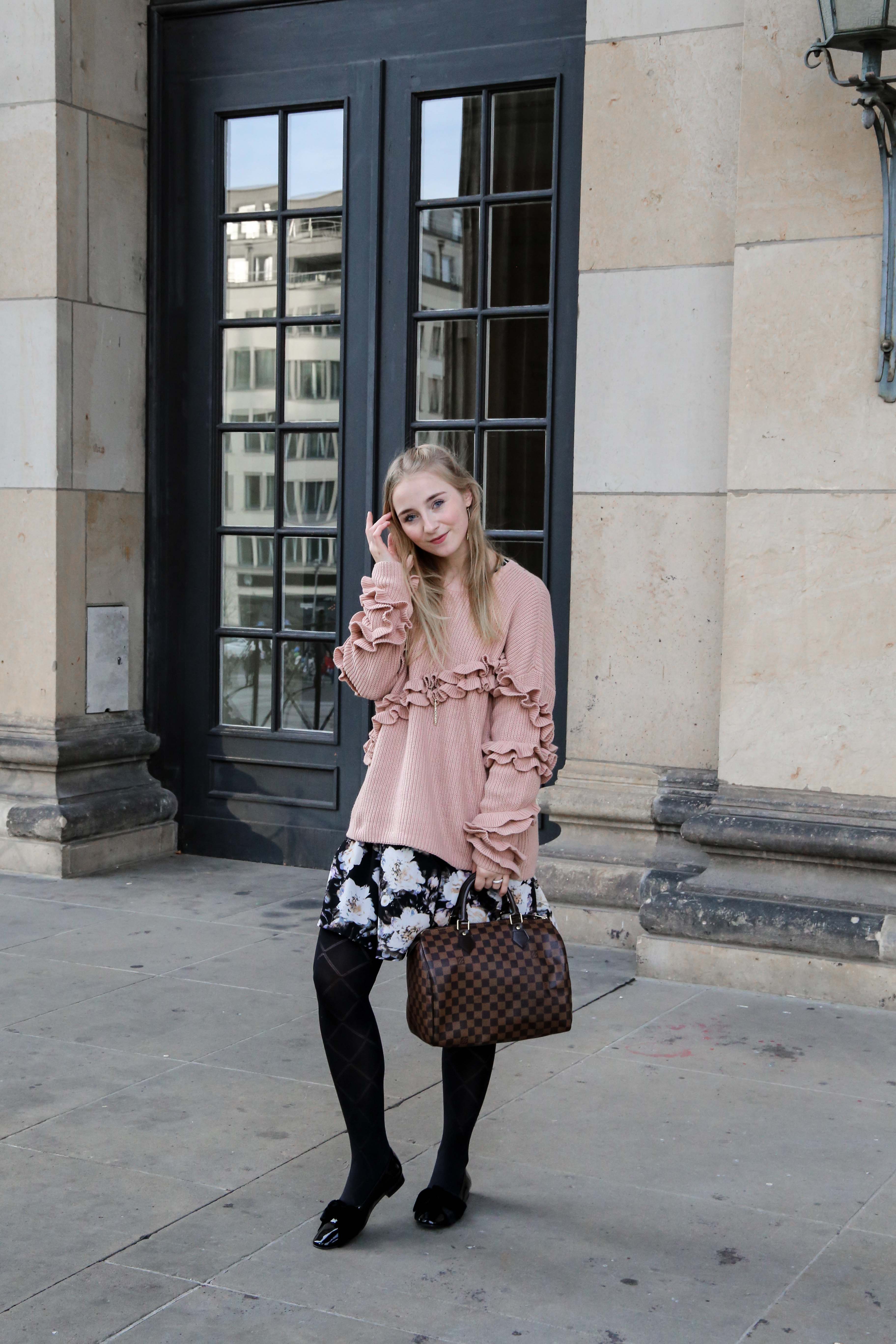 rosa-rüschen-pullover-blumenkleid-schleifen-lack-ballerina-berlin-fashionblog-modeblog-blogger