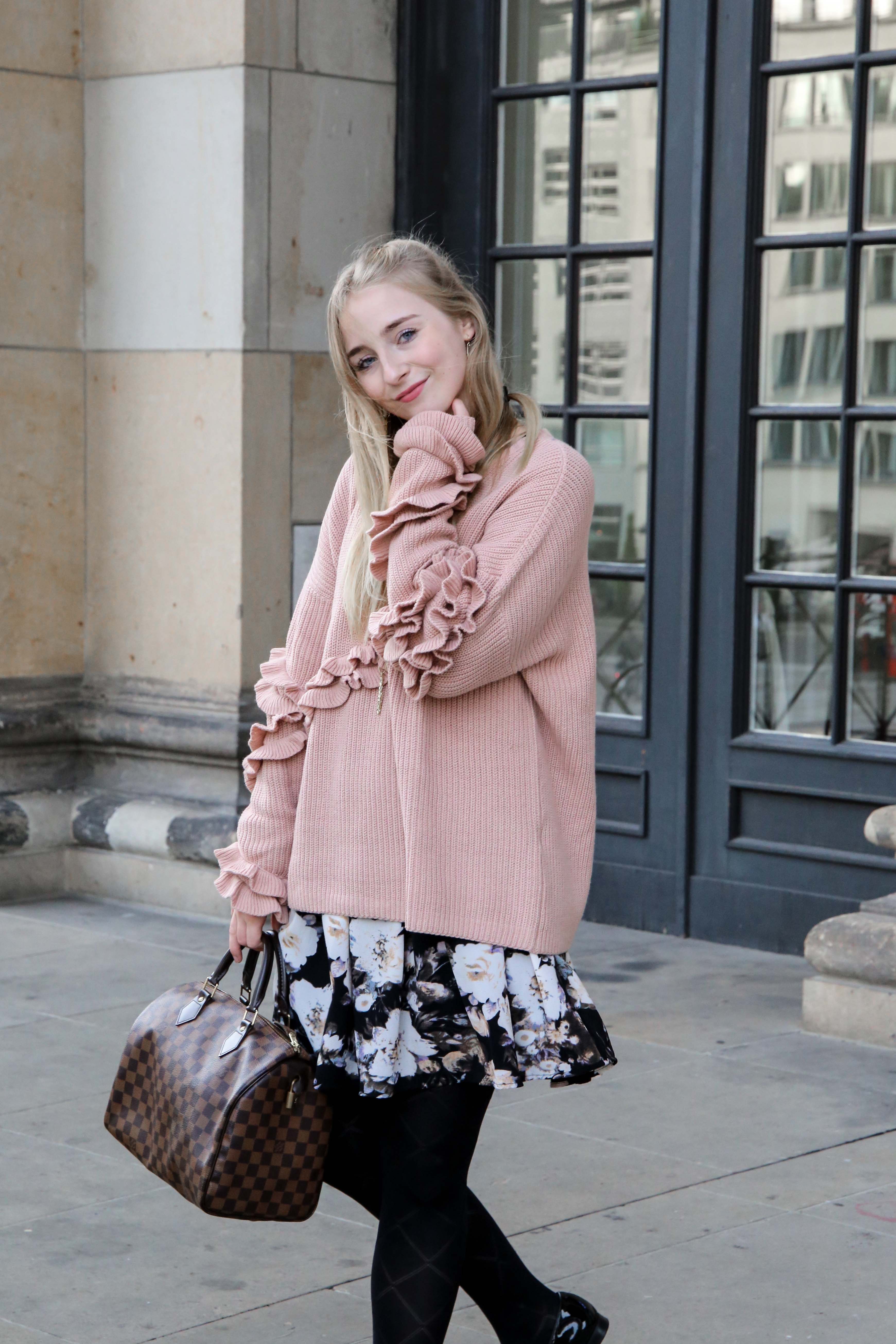 rosa-rüschen-pullover-blumenkleid-schleifen-lack-ballerina-berlin-fashionblog-modeblog-blogger