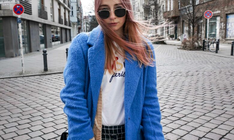 trendfarben-2018-knallig-meadowlark-ultra-violet-sailor-blue-berlin-blogger-modeblog-farbtrends-color-blocking