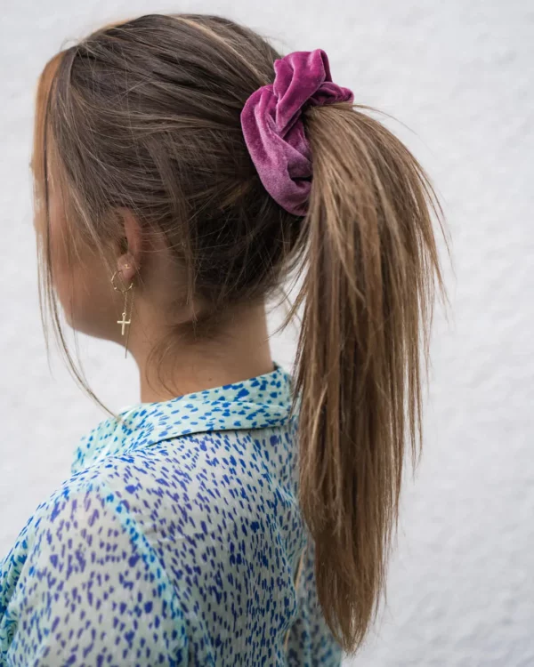 Samt-Scrunchie-Pink-Tragebild